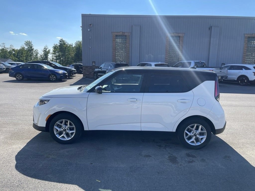 Used 2024 Kia Soul S FWD image 3