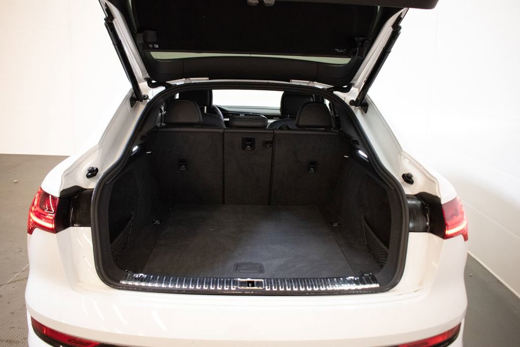 Used 2023 Audi e-tron Premium Plus w/ Premium Plus Package image 26