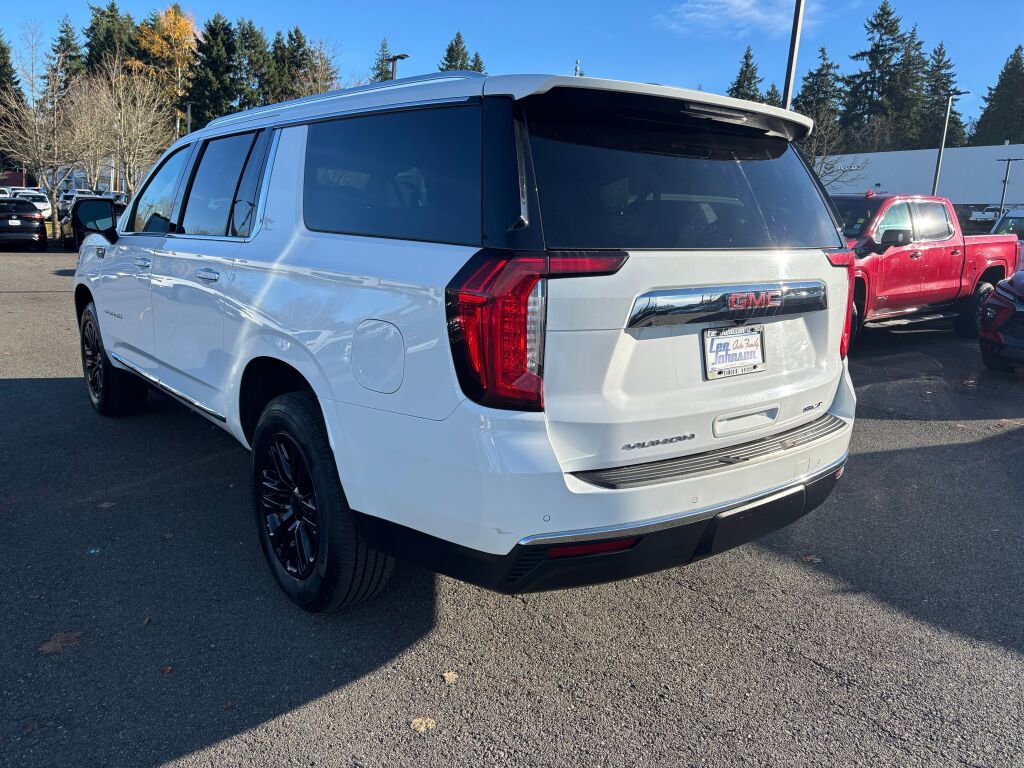 Used 2022 GMC Yukon XL SLT w/ SLT Luxury Package image 7