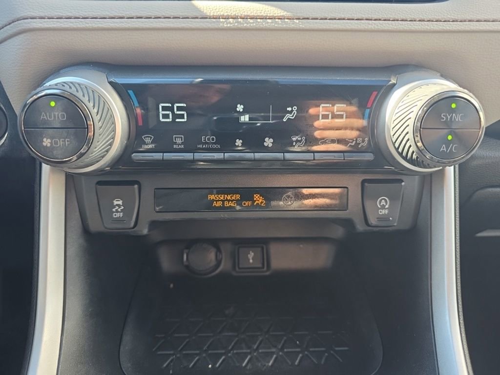 Used 2022 Toyota RAV4 XLE w/ Convenience Package image 27