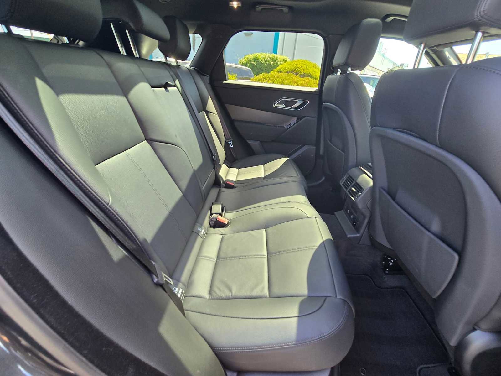 Certified 2025 Land Rover Range Rover Velar Dynamic SE image 14