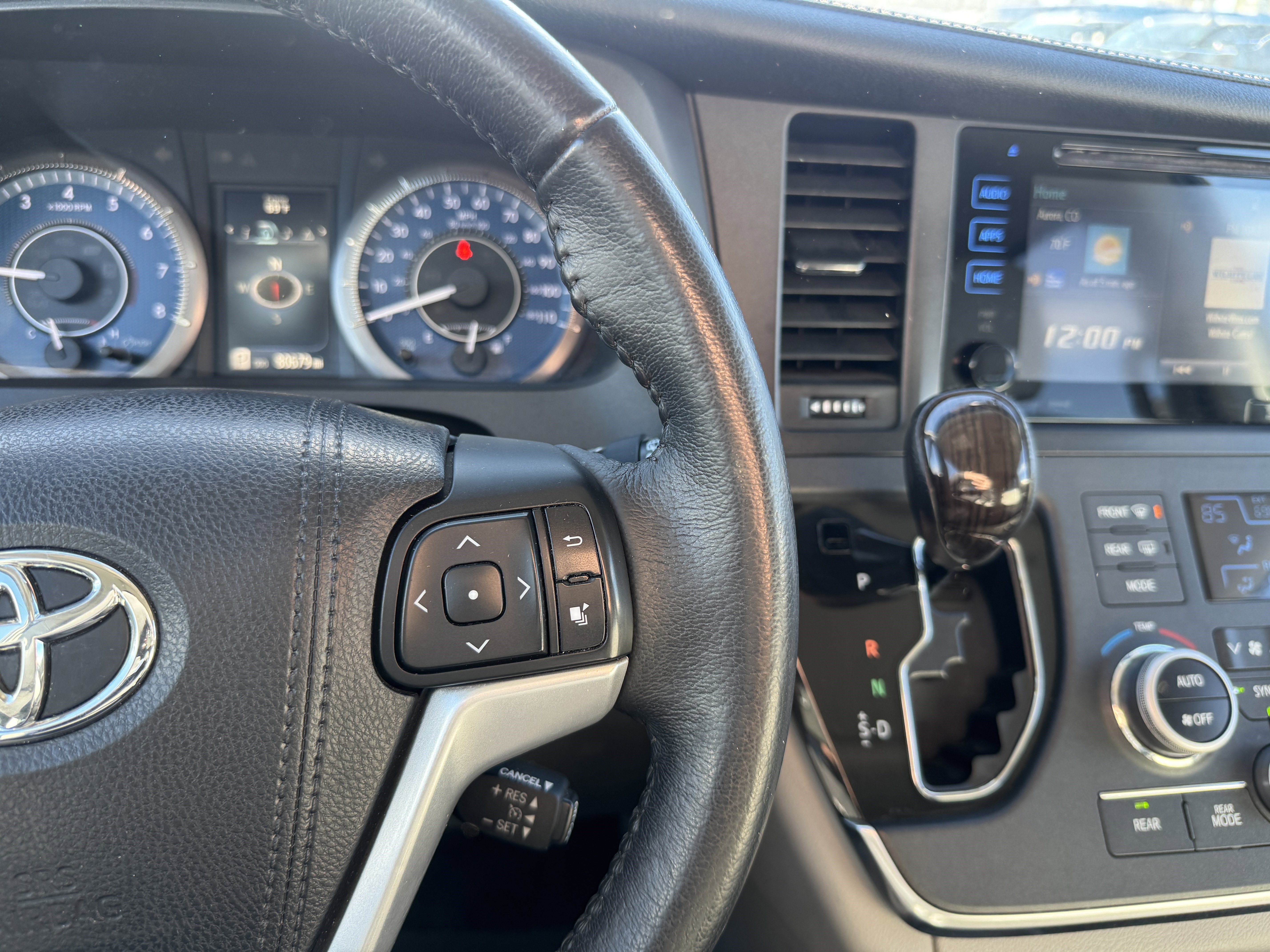 Used 2017 Toyota Sienna XLE image 23