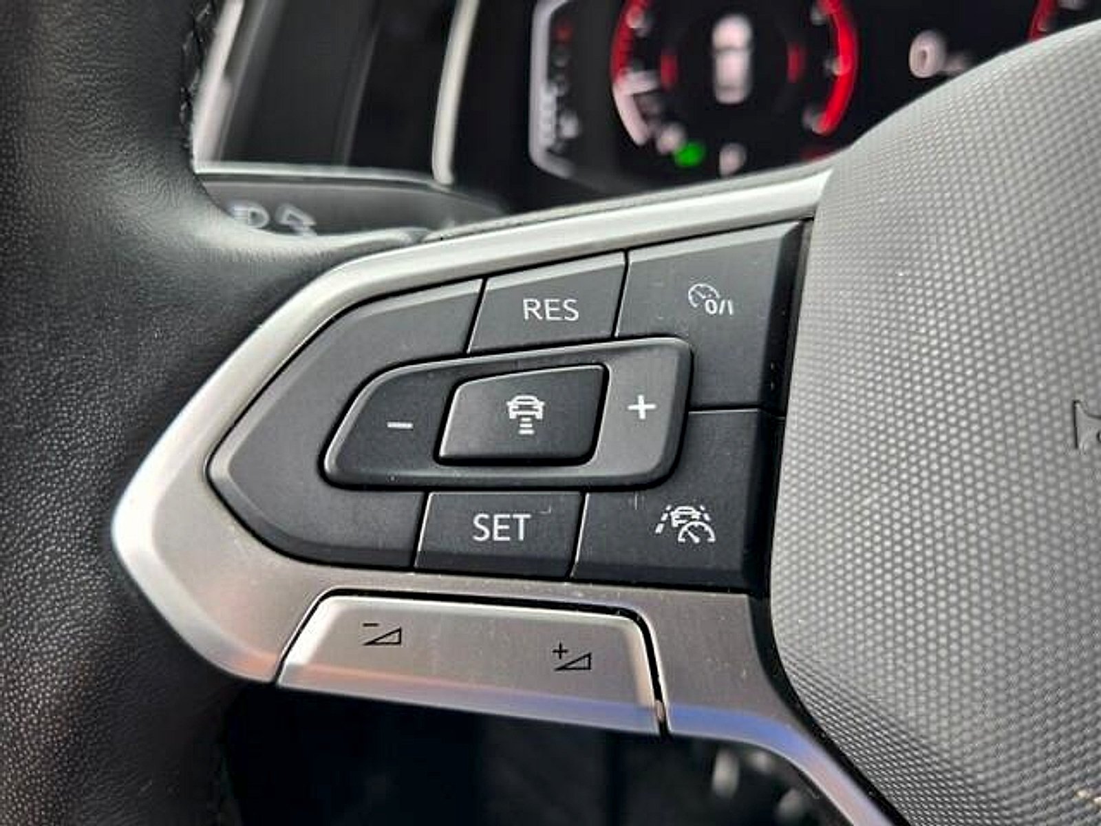 Used 2023 Volkswagen Jetta SEL FWD image 23