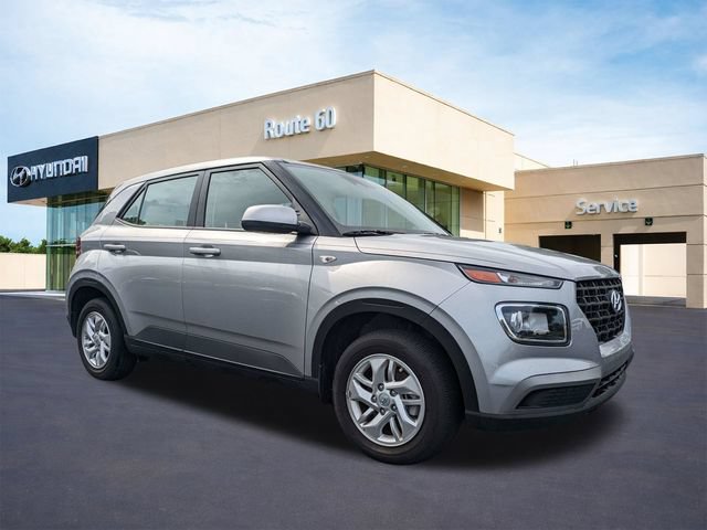 Used 2025 Hyundai Venue SE FWD image 2