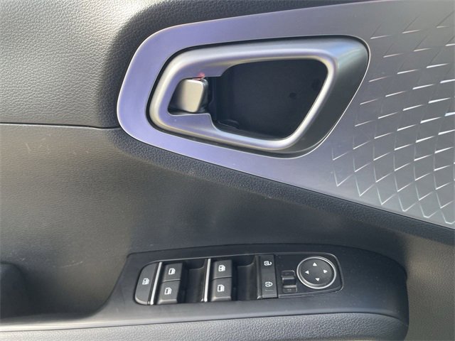Used 2023 Kia Soul LX w/ LX Technology Package image 21
