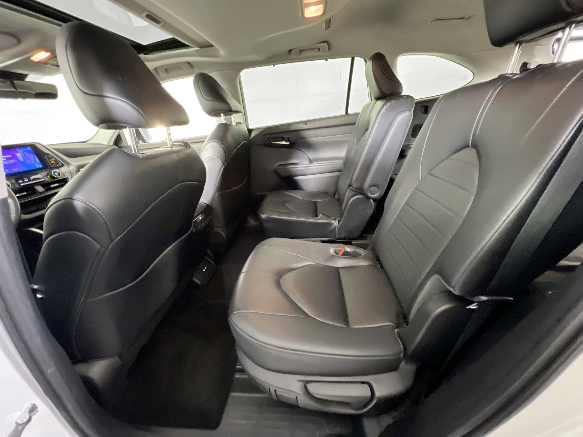 Used 2023 Toyota Highlander XLE image 24