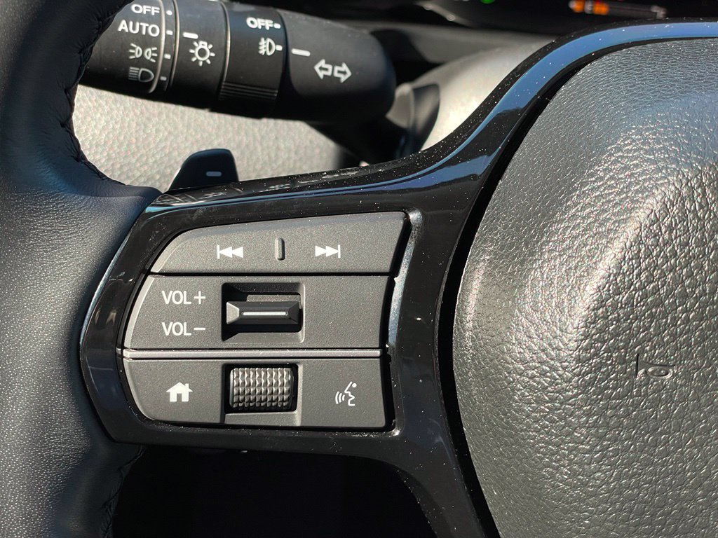 Certified 2025 Honda Pilot Touring image 15