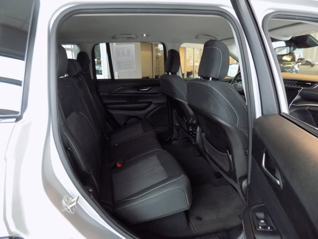 Certified 2024 Jeep Grand Cherokee Laredo RWD image 28