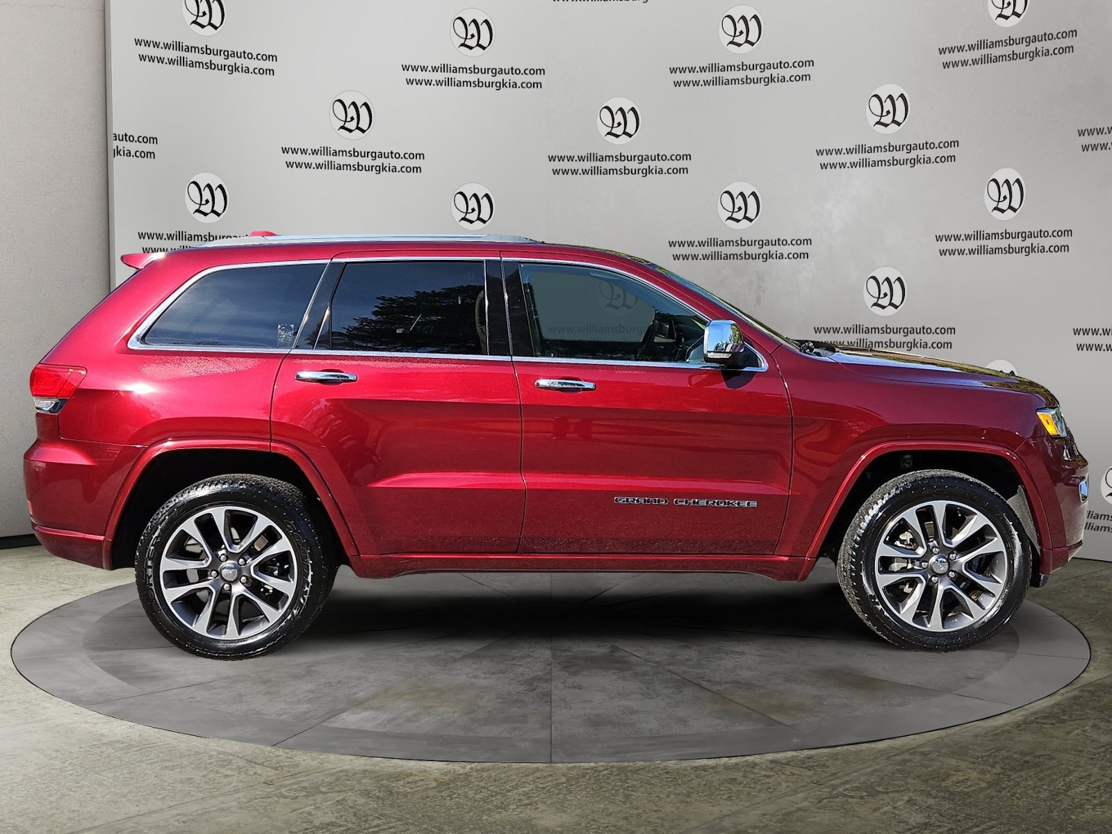 Used 2018 Jeep Grand Cherokee Overland AWD/4WD image 6