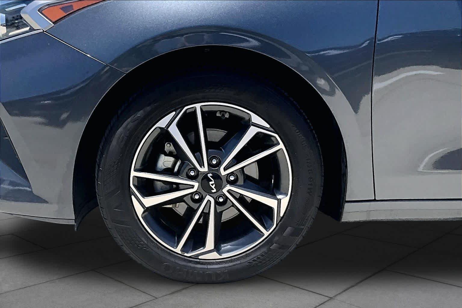 Used 2022 Kia Forte LXS w/ LXS Technology Package FWD image 10