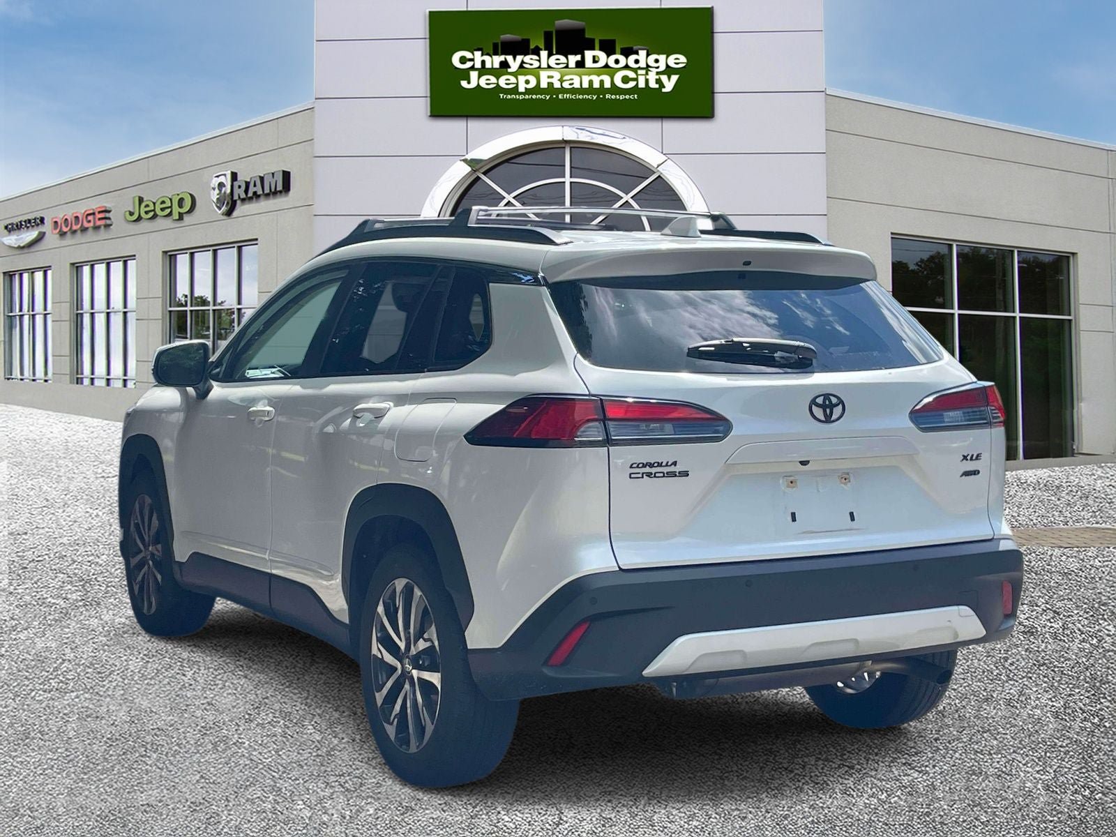 Used 2024 Toyota Corolla Cross XLE w/ Convenience Package AWD/4WD image 8