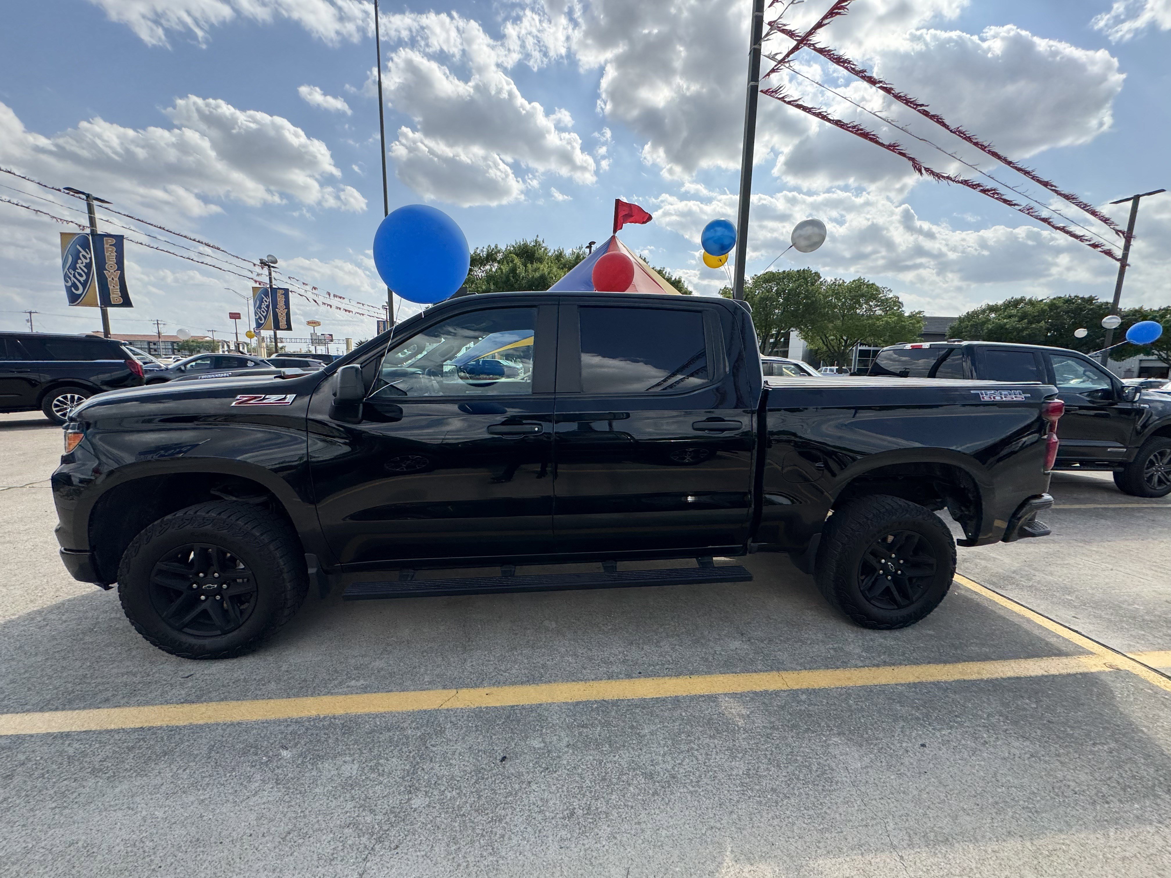 Used 2025 Chevrolet Silverado 1500 Custom Trail Boss w/ LPO, Dark Essentials Package image 14