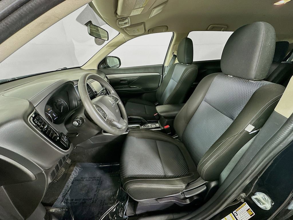 Used 2018 Mitsubishi Outlander ES image 25