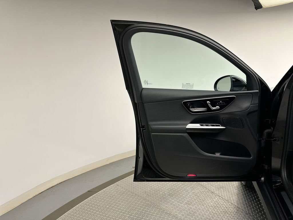 Used 2025 Mercedes-Benz GLC 300 4MATIC image 21