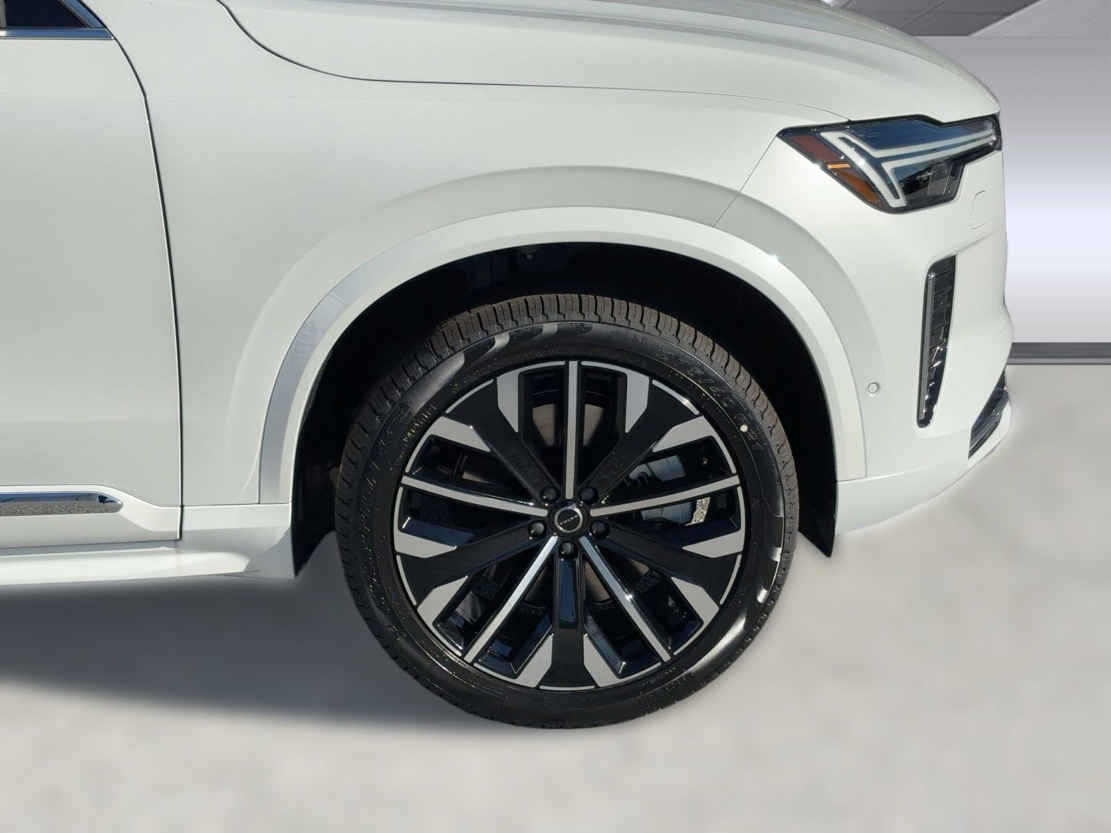 New 2026 Volvo XC90 T8 Plus w/ Protection Package image 11