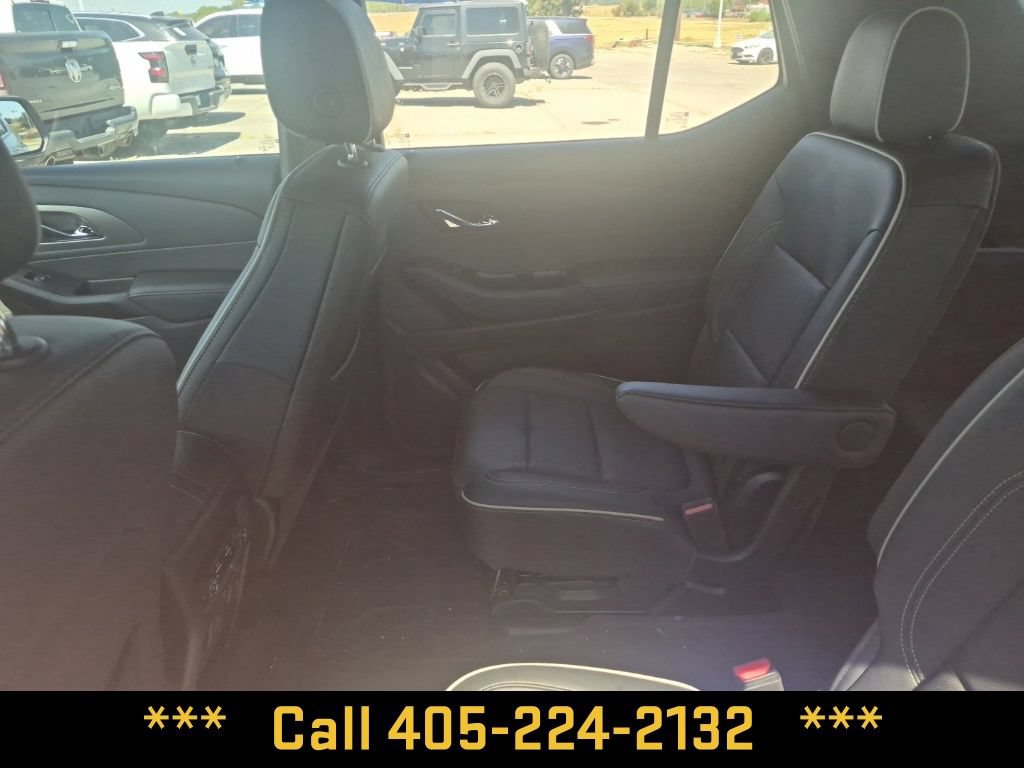Used 2022 Chevrolet Traverse Premier w/ LPO, Blackout Package FWD image 33