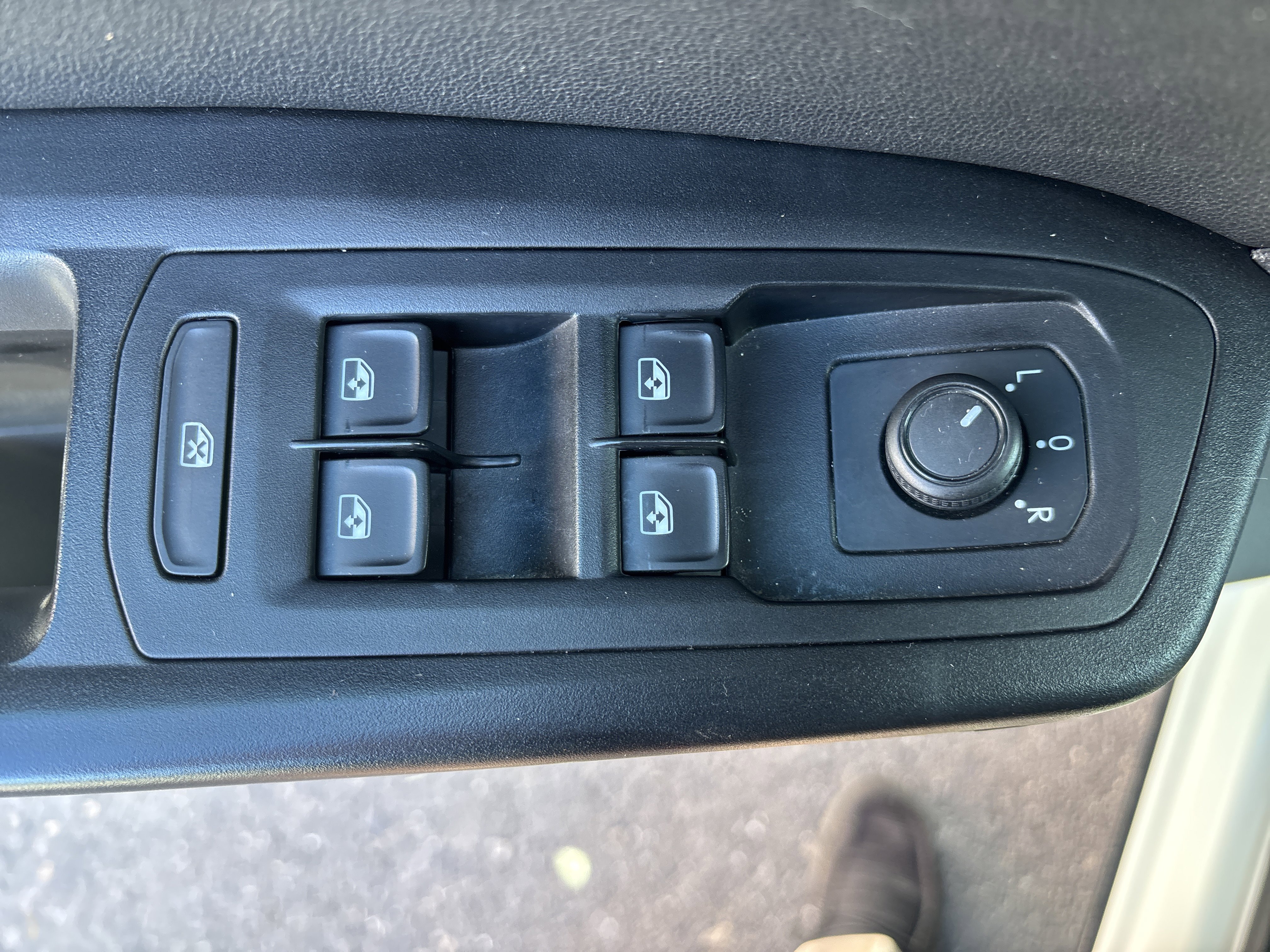 Used 2021 Volkswagen Atlas SE w/ Panoramic Sunroof Package AWD/4WD image 18