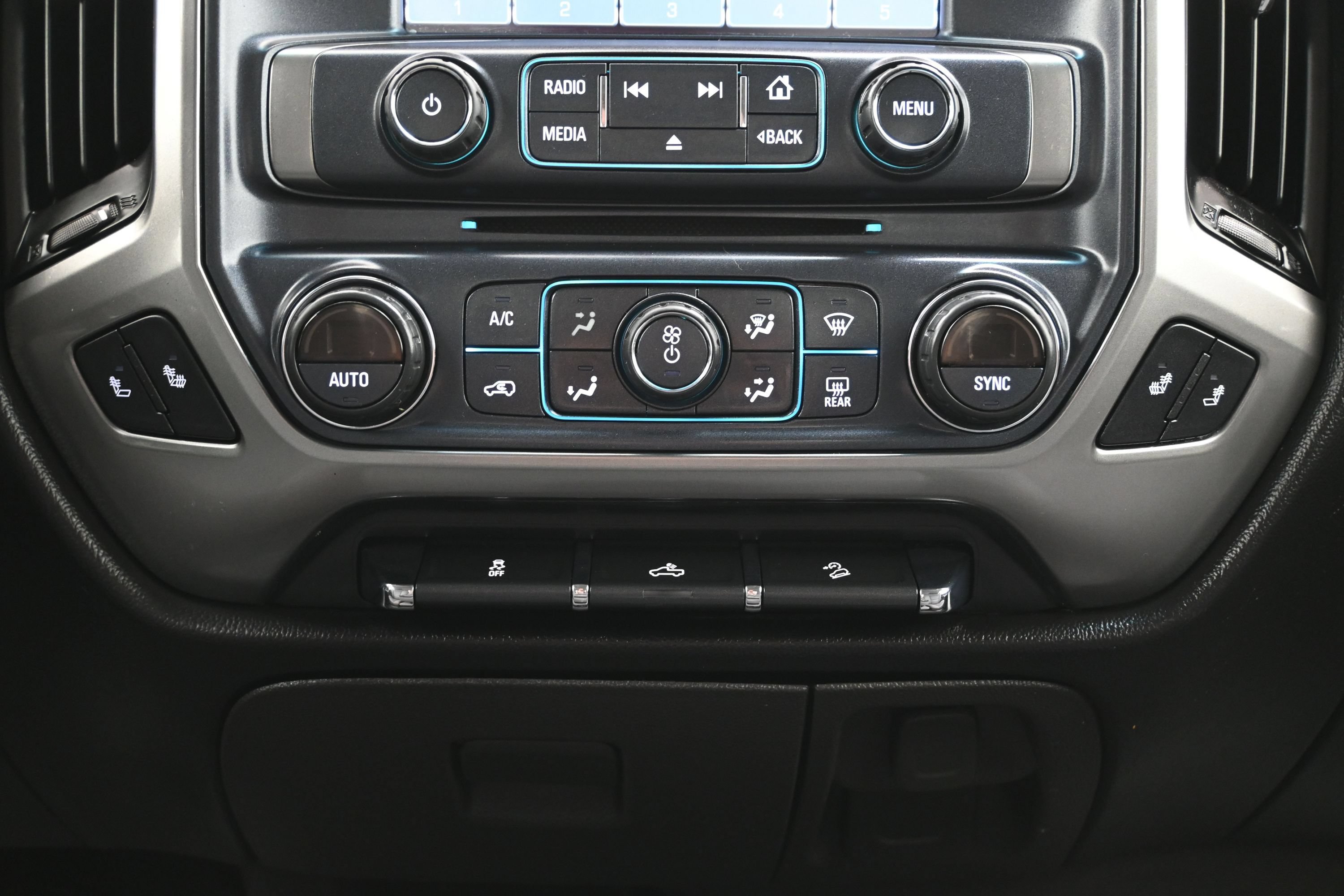Used 2018 Chevrolet Silverado 1500 LT w/ All Star Edition AWD/4WD image 35