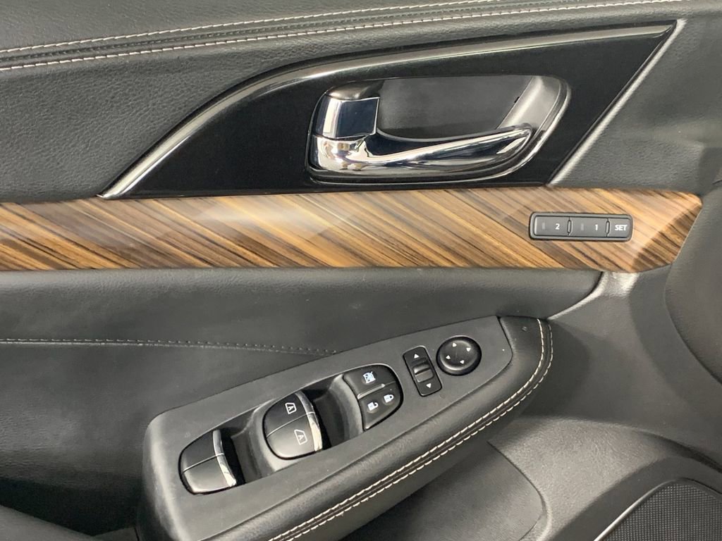 Used 2017 Nissan Maxima Platinum image 14