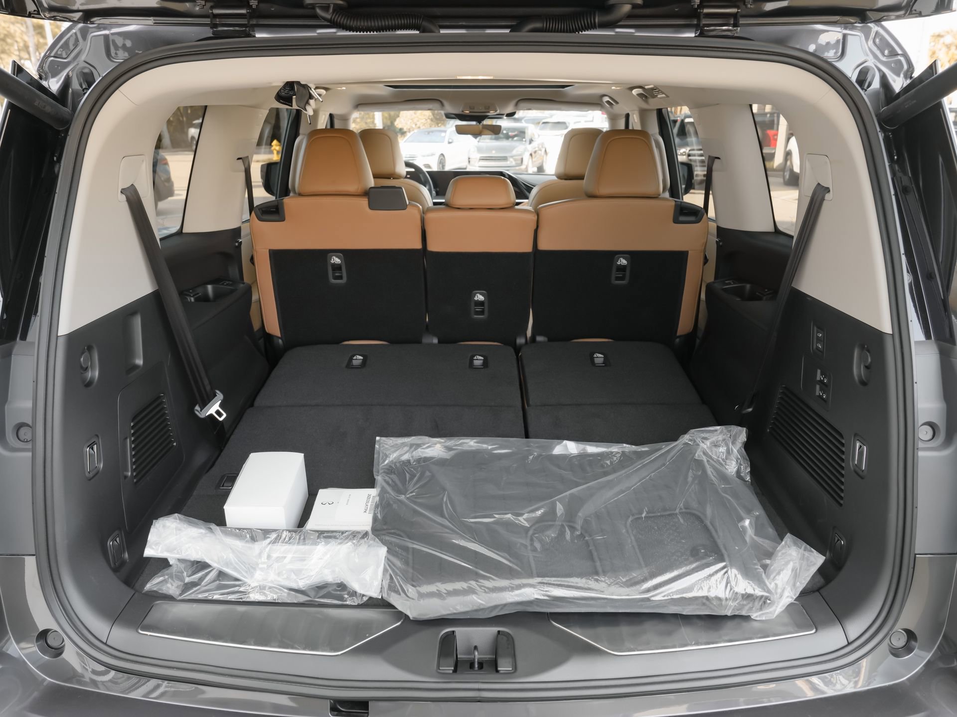 Certified 2026 INFINITI QX80 Luxe w/ Cargo Package AWD/4WD image 40