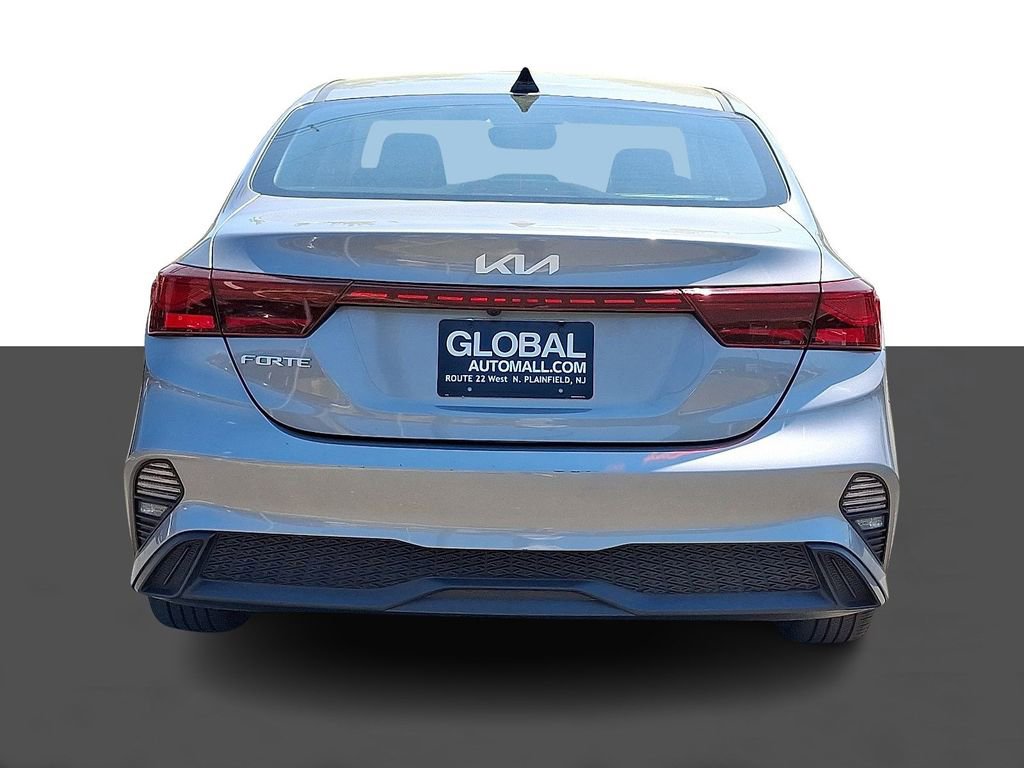 Used 2023 Kia Forte LXS w/ LXS Technology Package FWD image 6