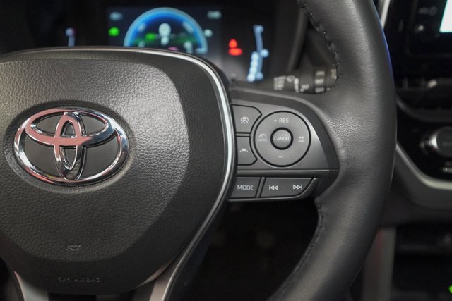 Certified 2024 Toyota Corolla Cross XSE image 18