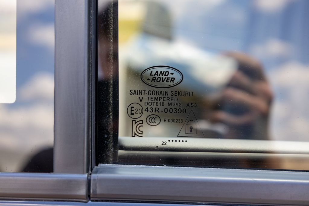 Used 2023 Land Rover Defender 110 V8 AWD/4WD image 93