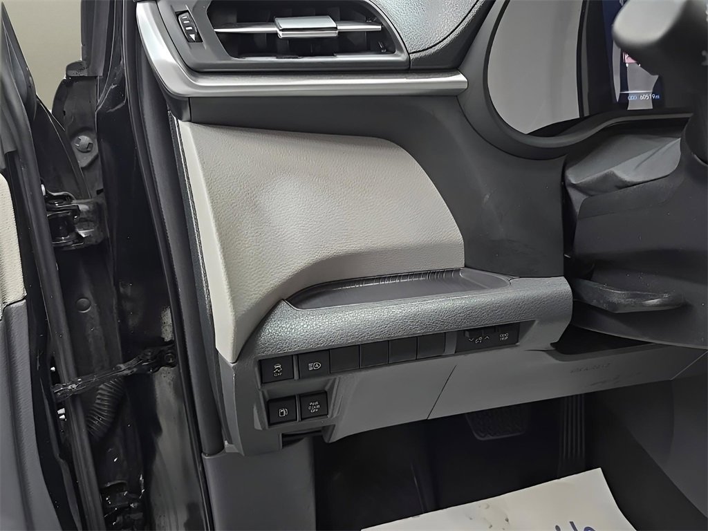Used 2024 Toyota Sienna LE image 11