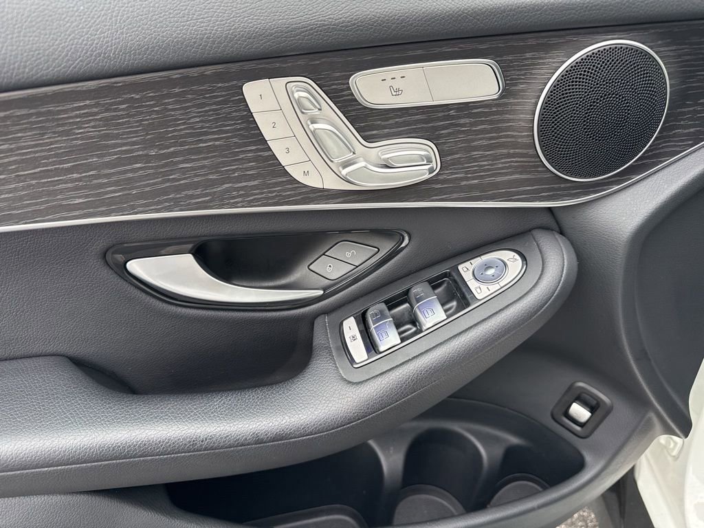 Used 2022 Mercedes-Benz GLC 300 4MATIC w/ Multimedia Package Lite image 18