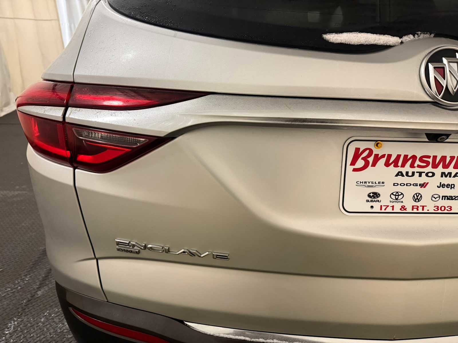 Used 2020 Buick Enclave Essence w/ Sound and Sites Package image 17