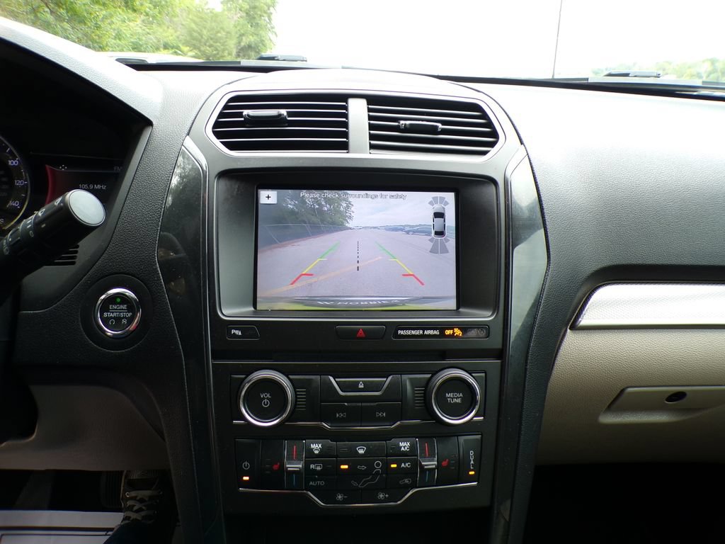 Used 2018 Ford Explorer XLT w/ Equipment Group 202A FWD image 30