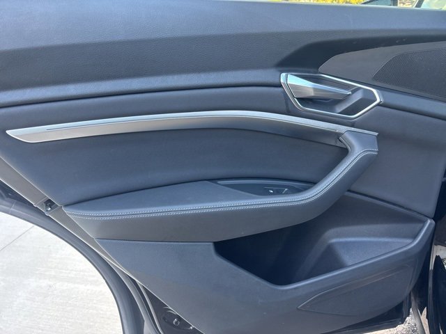 Used 2021 Audi e-tron Premium w/ Convenience Plus Package image 18