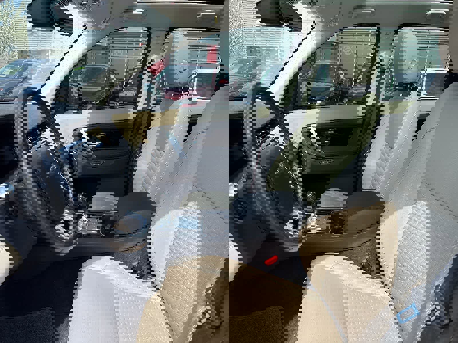 Used 2020 Land Rover Discovery Sport SE image 14