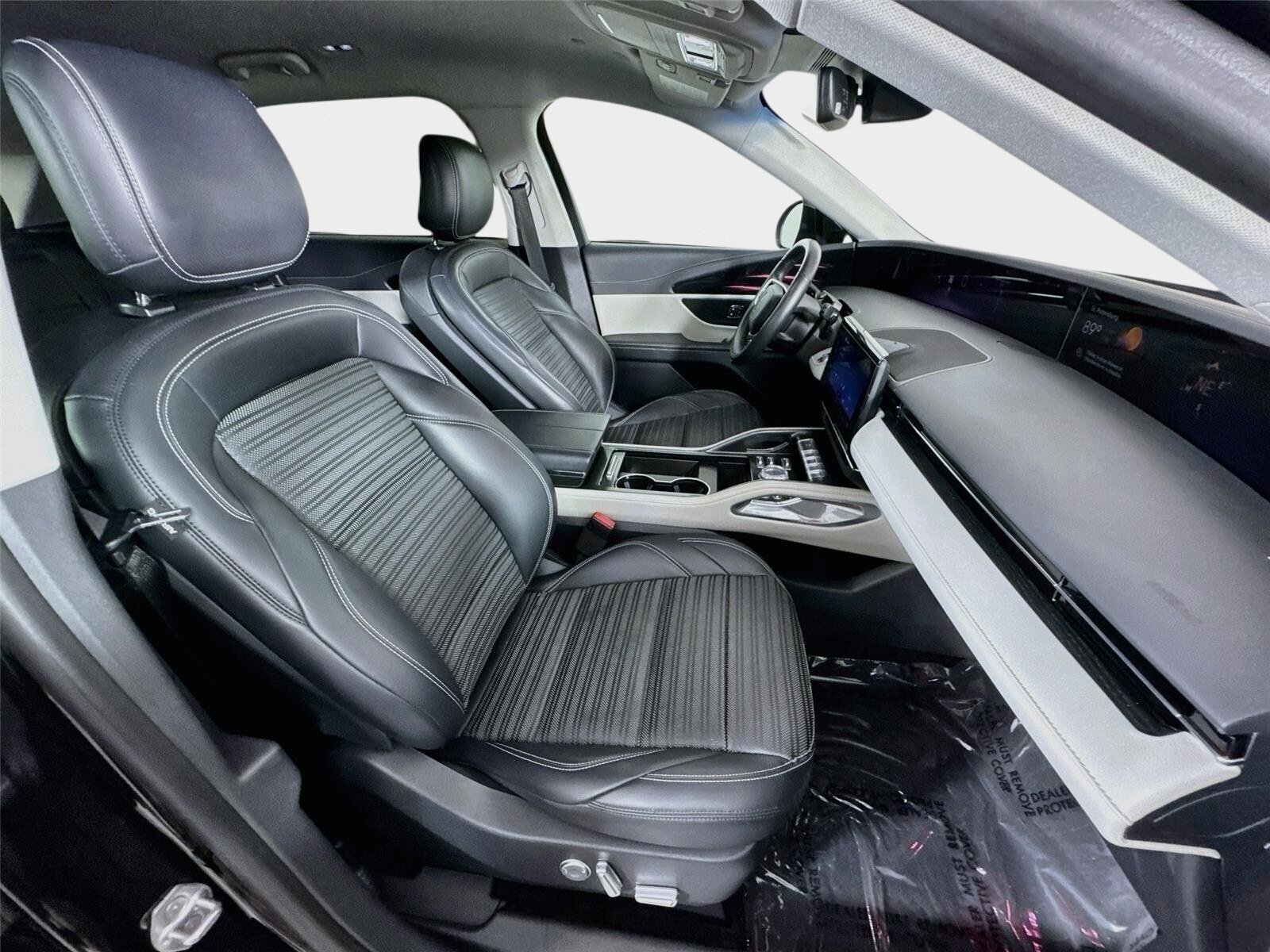 Used 2024 Lincoln Nautilus Reserve AWD/4WD image 28