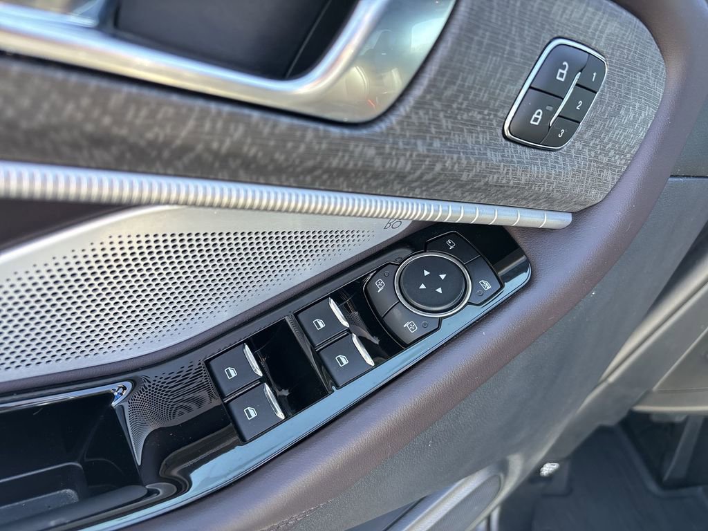Used 2025 Ford Explorer Platinum RWD image 15