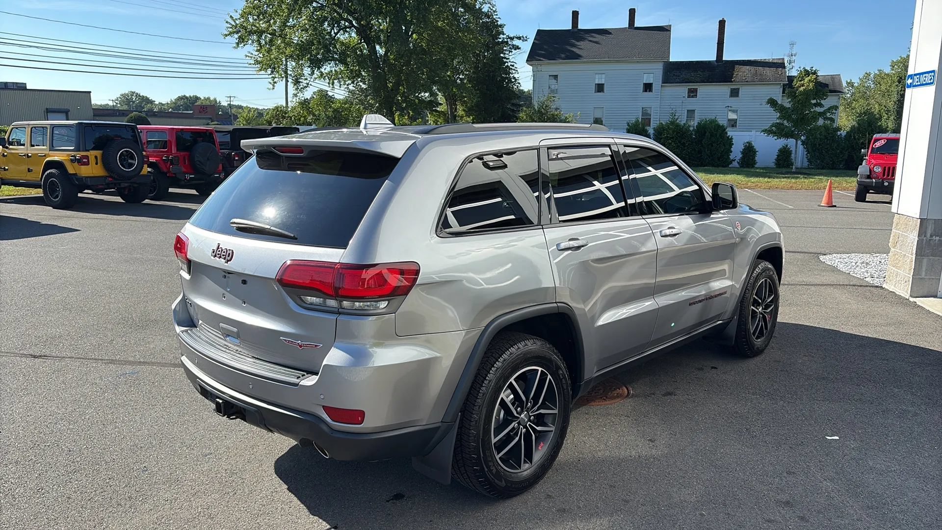 Used 2017 Jeep Grand Cherokee Trailhawk AWD/4WD image 9