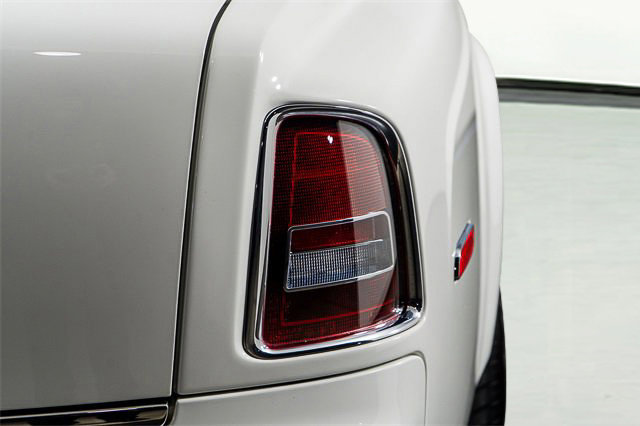 Used 2016 Rolls-Royce Phantom Sedan image 13