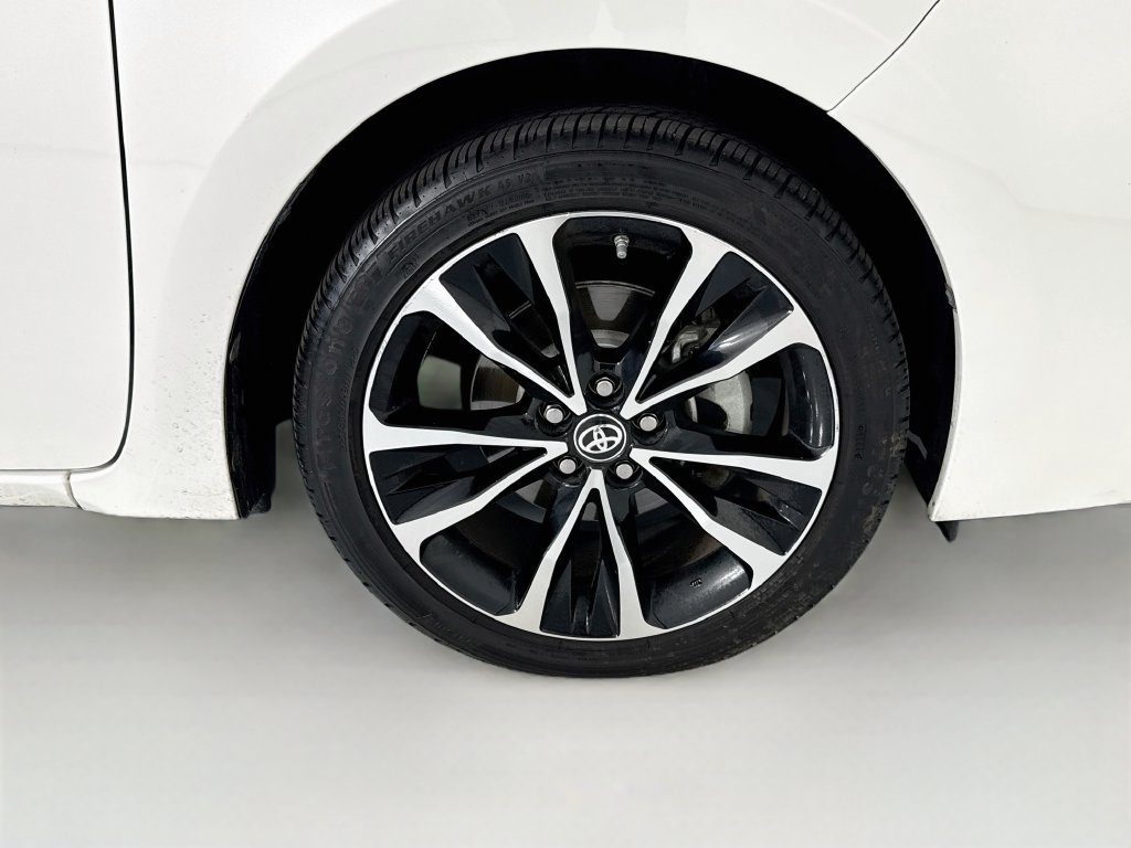 Used 2018 Toyota Corolla SE w/ Carpet Mat Package (TMS) FWD image 32