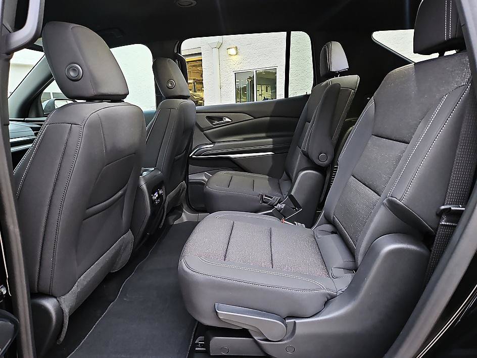 New 2027 Chevrolet Traverse LT FWD image 10