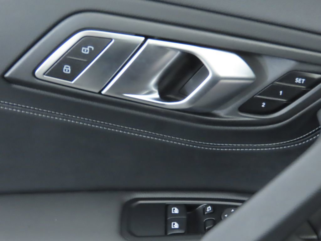 Used 2025 BMW Z4 M40i w/ Premium Package image 29