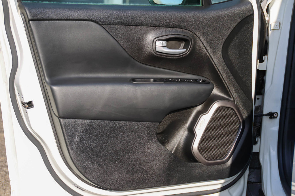 Used 2023 Jeep Renegade Latitude AWD/4WD image 10