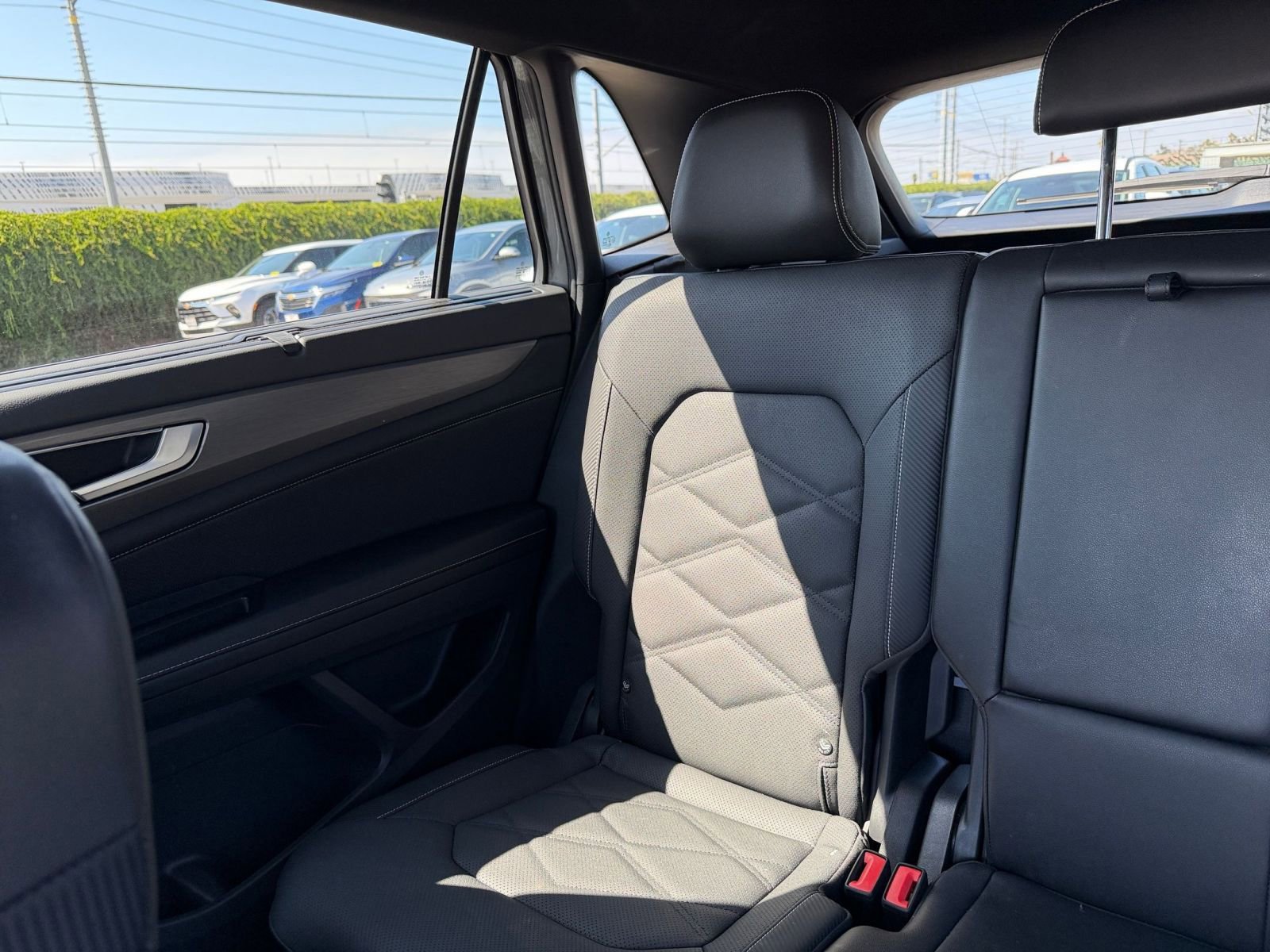 Used 2025 Volkswagen Atlas Cross Sport SE image 39