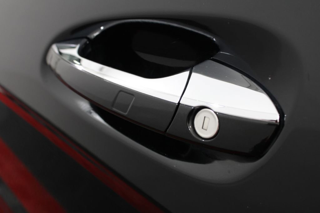 Used 2015 Mercedes-Benz GL 550 4MATIC image 12