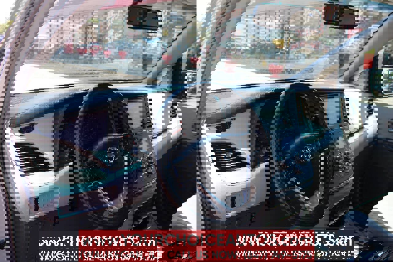 Used 2017 Toyota Sienna LE image 14
