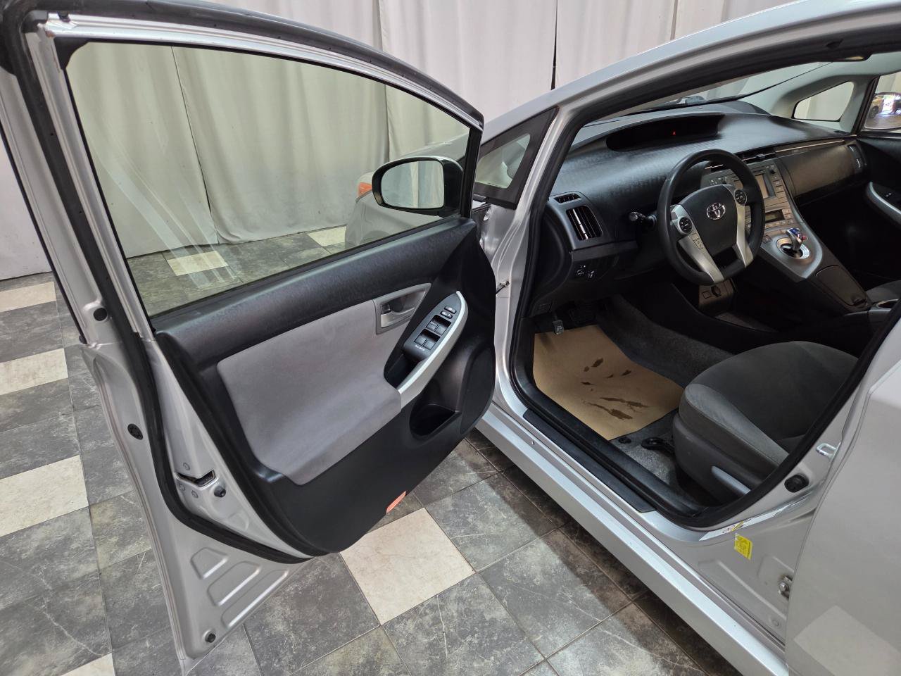 Used 2013 Toyota Prius Two FWD image 9