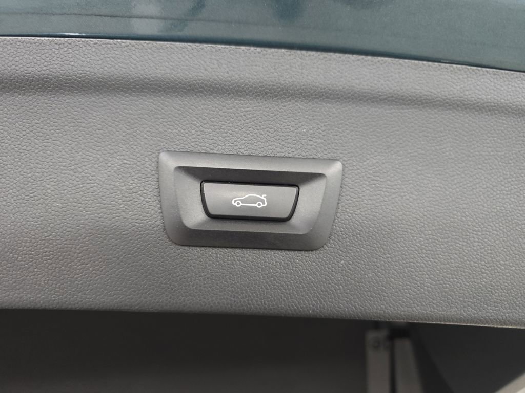 Used 2024 BMW iX xDrive50 image 31