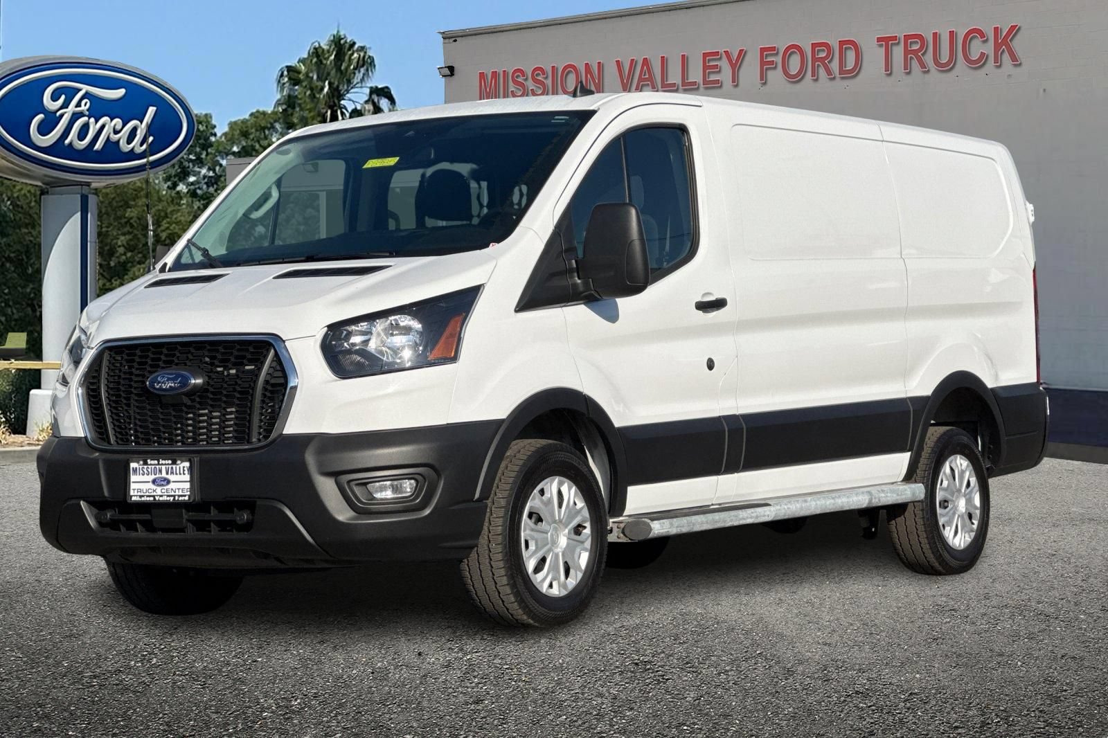 Used 2025 Ford Transit 250 Low Roof w/ Exterior Upgrade Package RWD image 8