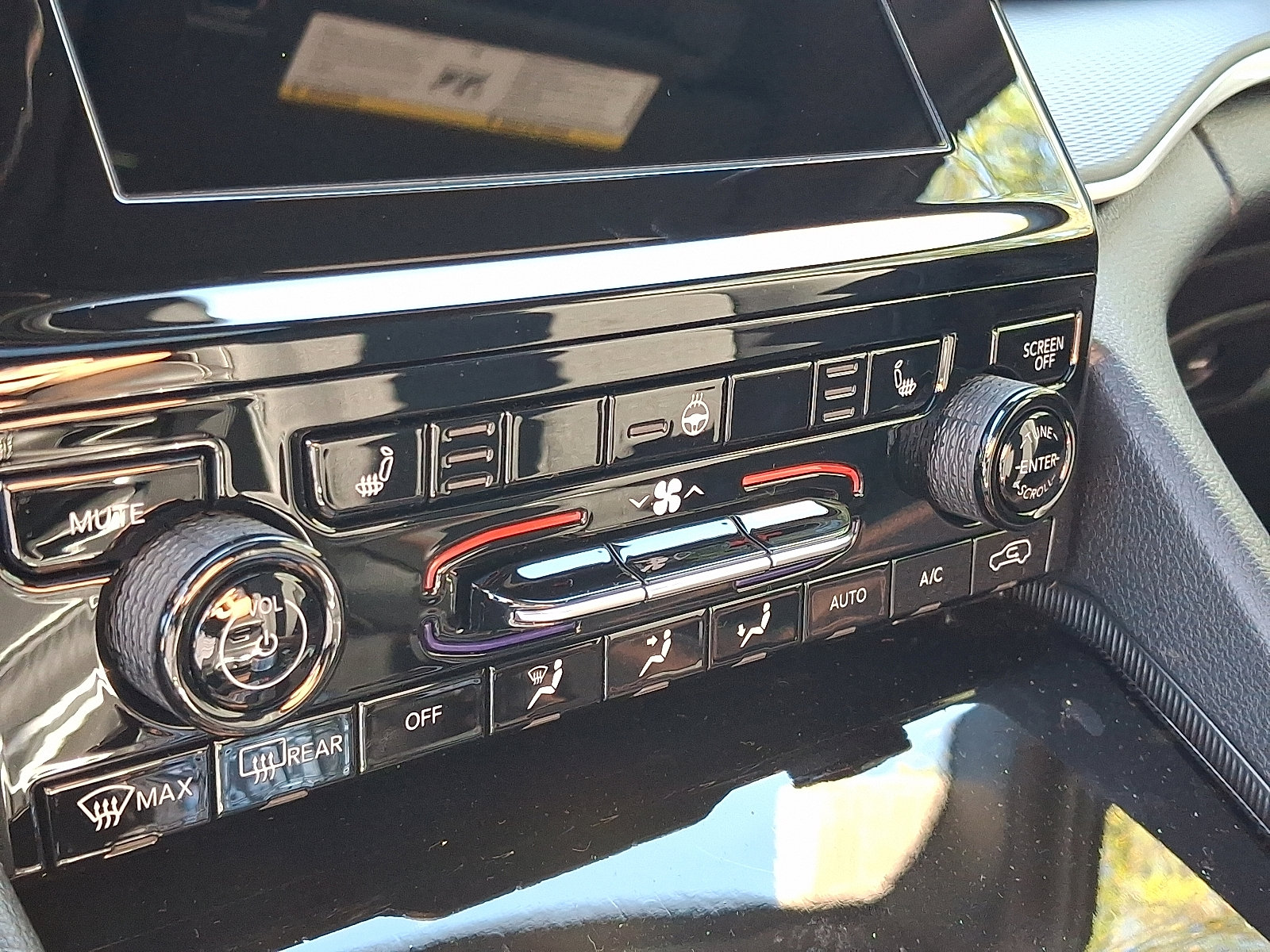 New 2025 Jeep Grand Cherokee Laredo X w/ Luxury Tech Group I image 13