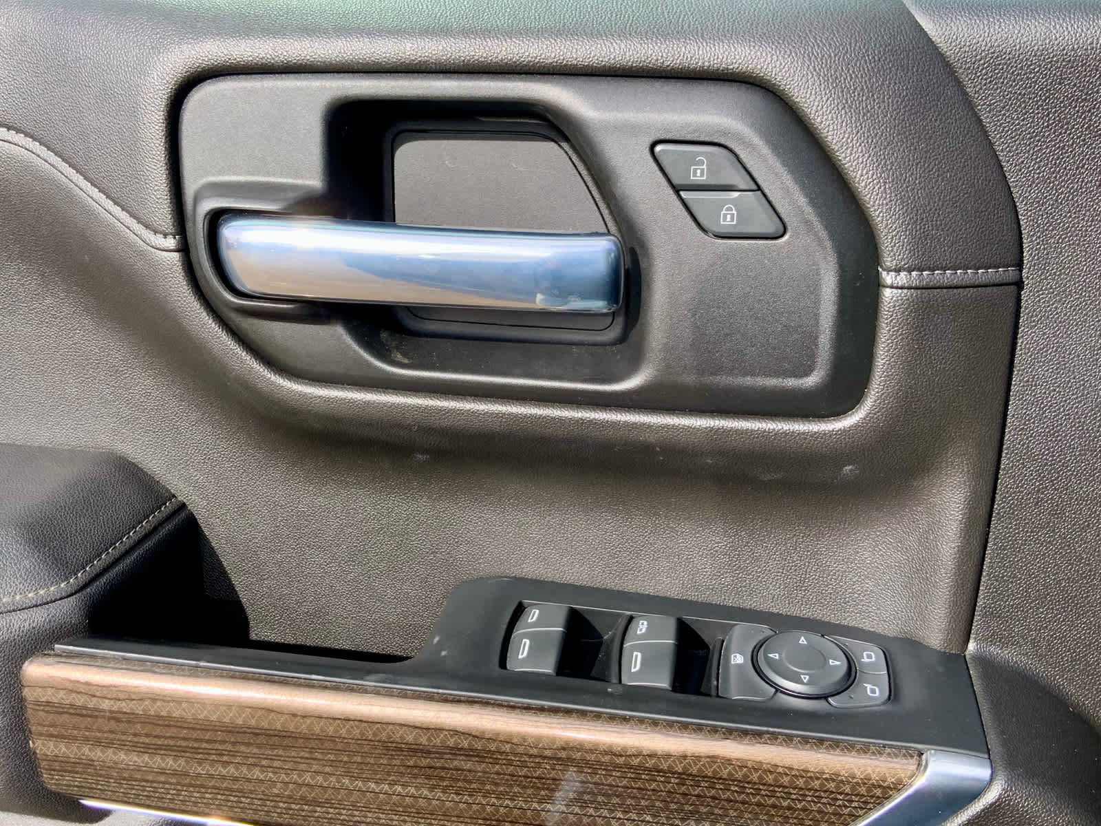 Used 2022 Chevrolet Silverado 1500 LT Trail Boss w/ LT Trail Boss Premium Package image 48