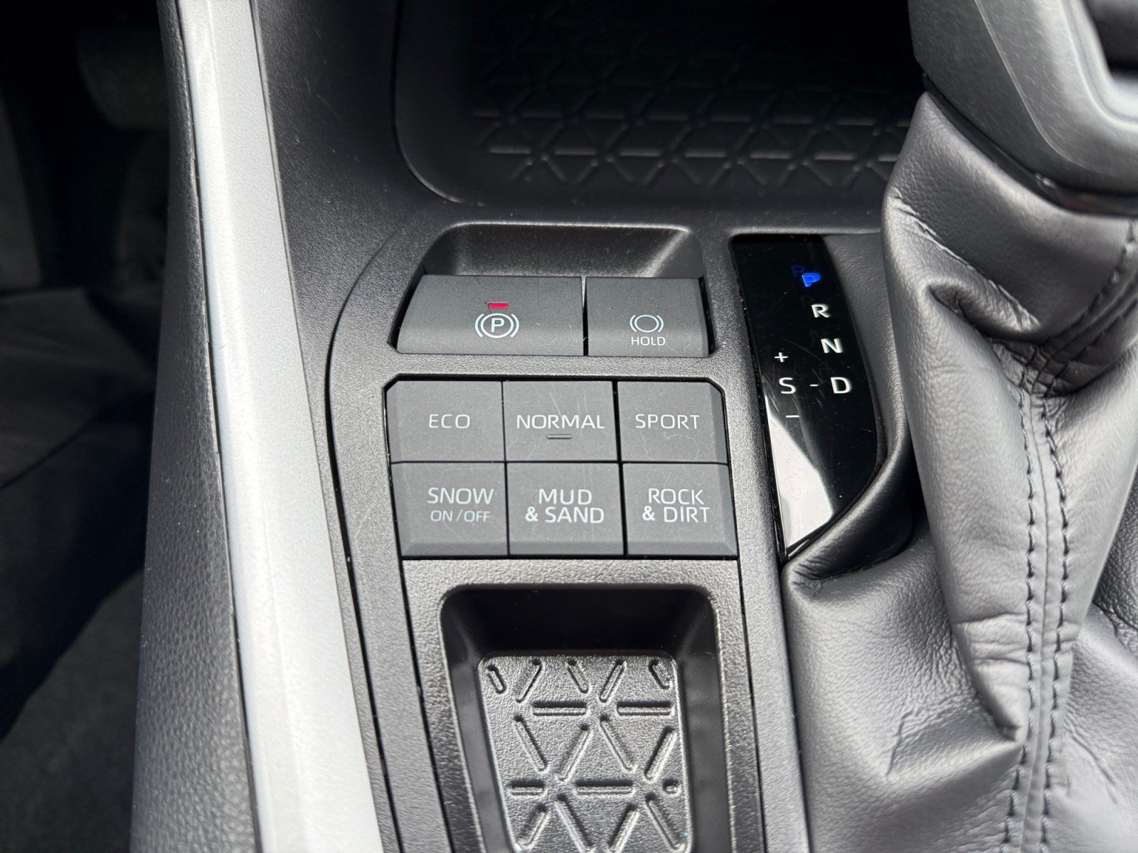 Used 2025 Toyota RAV4 XLE AWD/4WD image 26